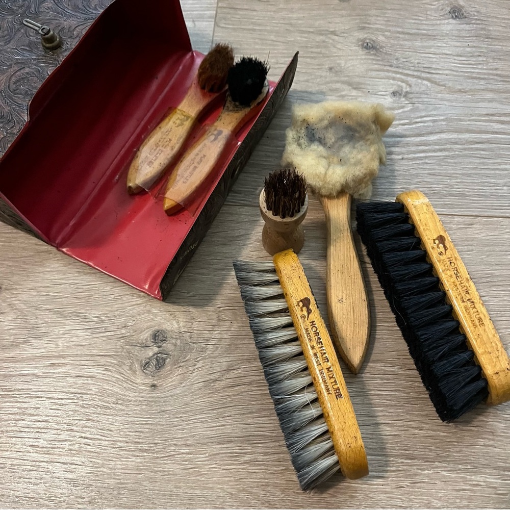 Kiwi Shoe Shine Compact Case Brushes Likely Vintage